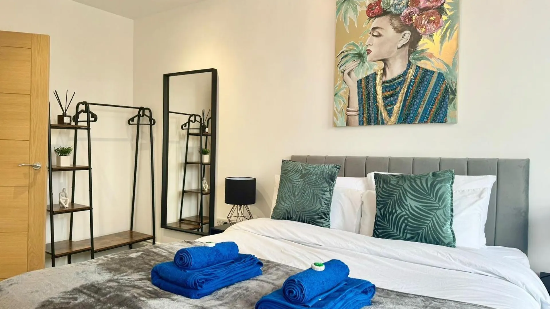 The Crown View - Luxury Apartment - Free Parking Nearby Harrogate